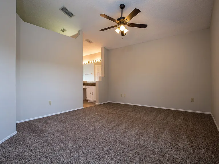 338 Lakebreeze Cir — Photo 13