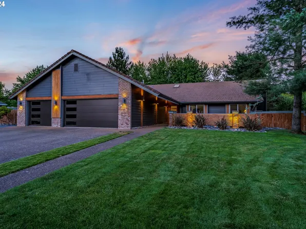 216 NW West Hills Dr, McMinnville, OR 97128