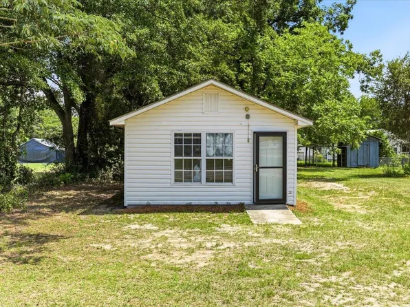 205 Society St, Greeleyville, SC 29056
