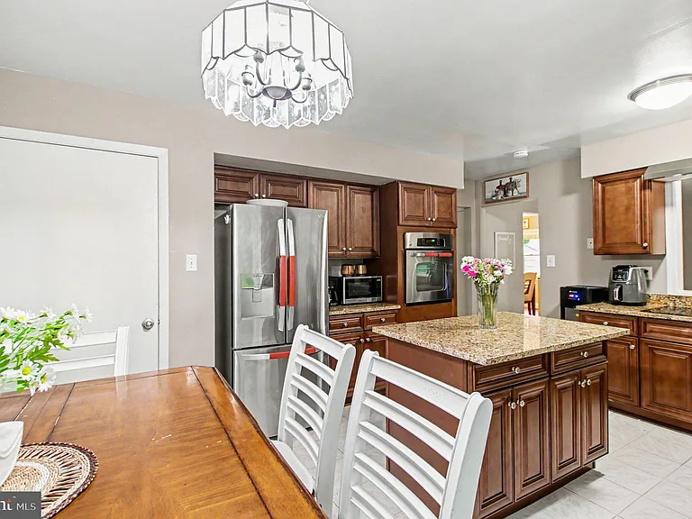 1405 Peachwood Ln — Photo 11