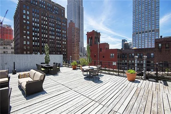 Sold by Siderow Residential Group | media 6