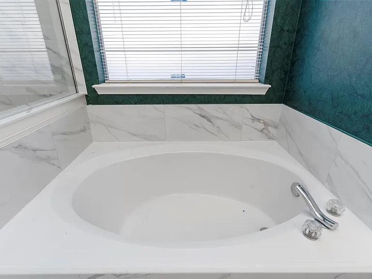 10415 Courtley St — Photo 24