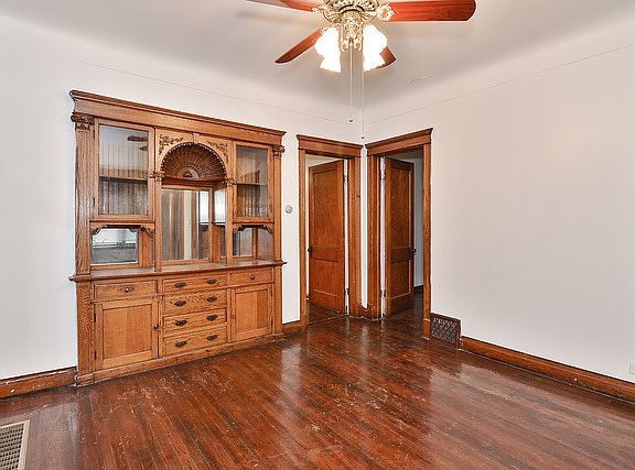 3rd image of 11418 S Forest Ave