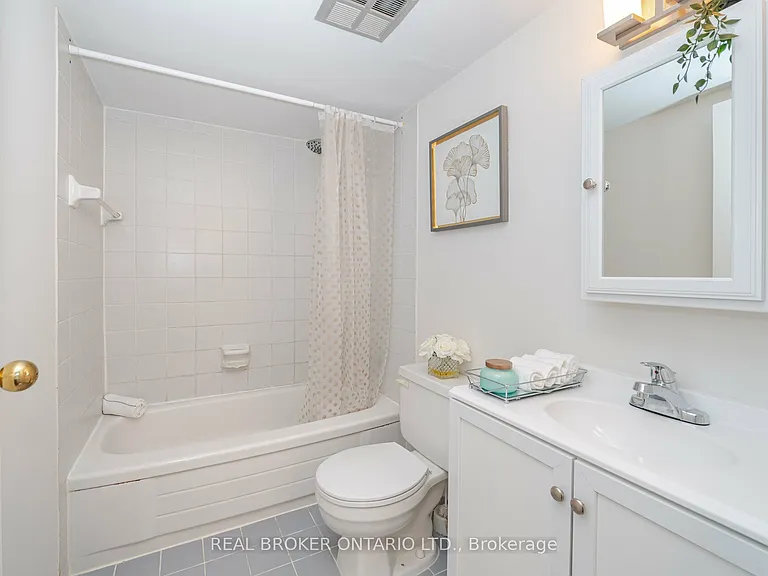 250 Queens Quay W #604 — Photo 23