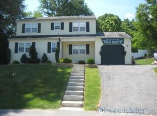 54 Lamberts Ln, Coatesville, PA 19320