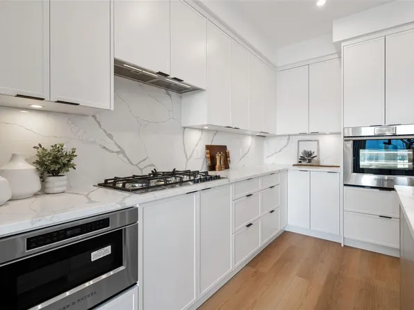 1810 Selenite Pl #111, Langford, BC V9B 7E2