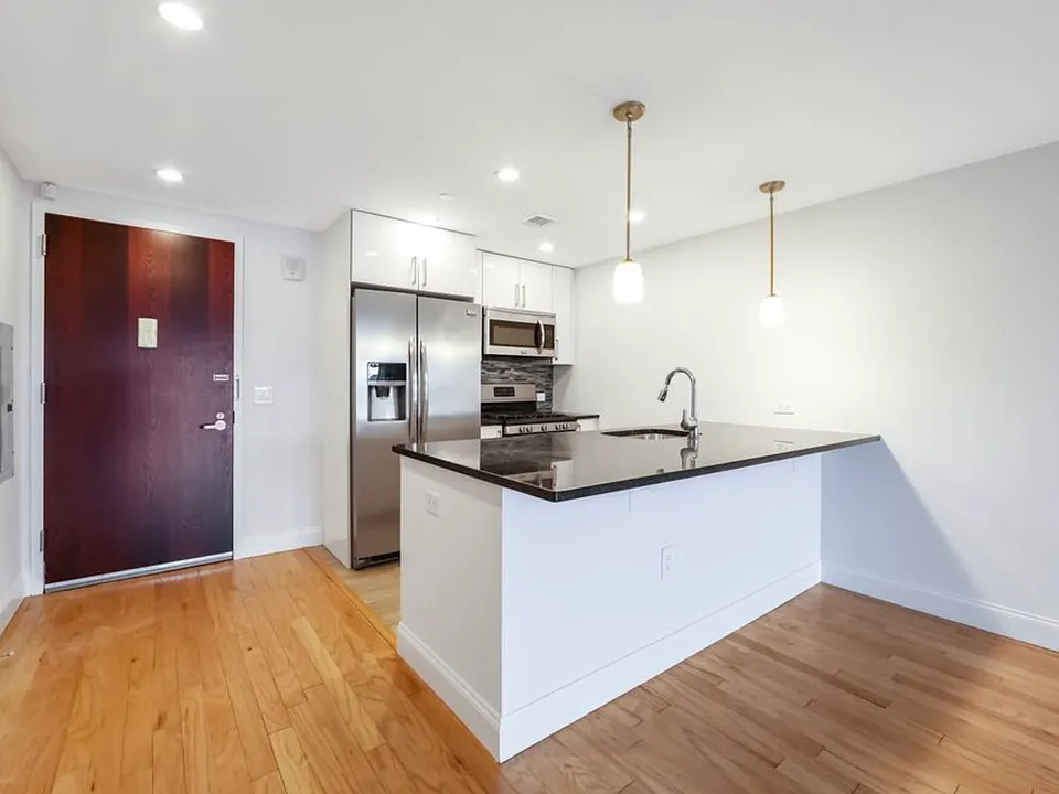 1702 Park Ave #401