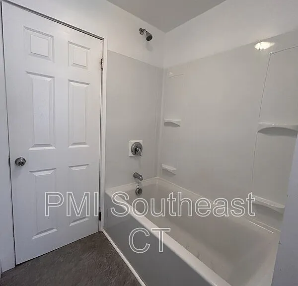 200 Montauk Ave #2B — Photo 9