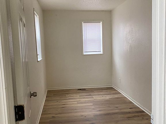 5th image of 1324 Buchanan Ave APT A