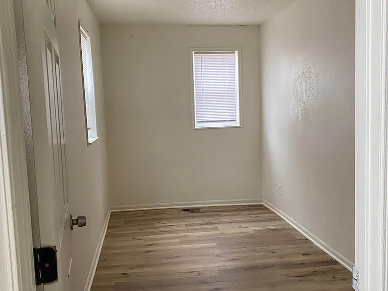 1324 Buchanan Triplex — Photo 5