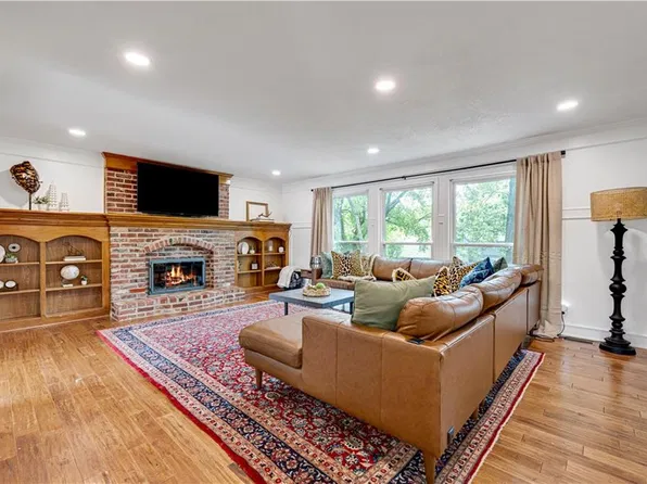 12432 Perry St, Overland Park, KS 66213