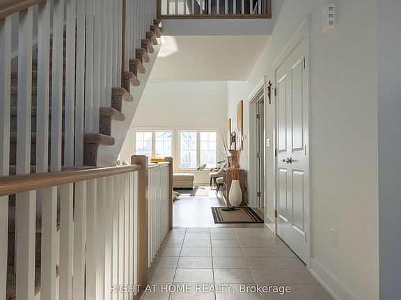 3rd image of 105 Laurens Ln