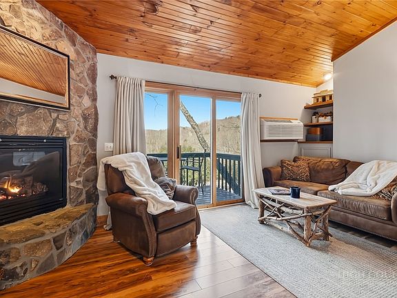 4th image of 140 Lindale Ridge #504