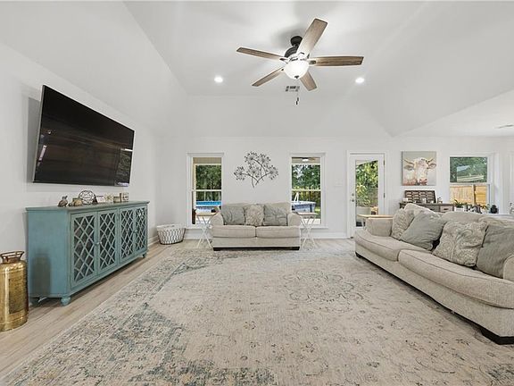 5th image of 204 Laurel Ct