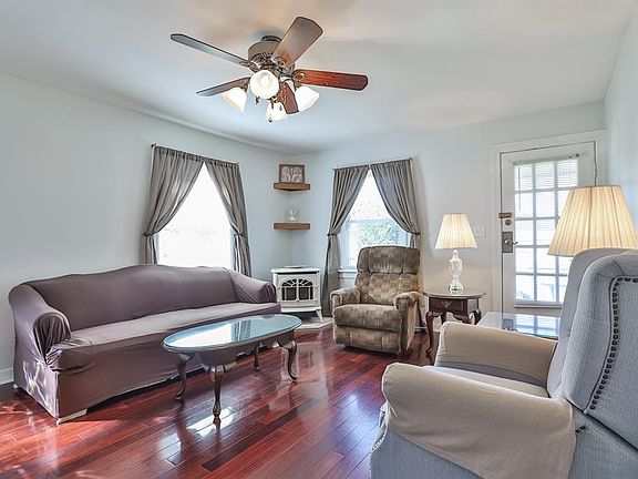 4th image of 8762 Russet Dr