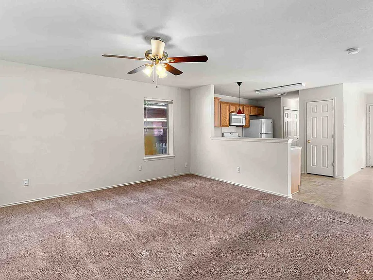 280 Strawn — Photo 4