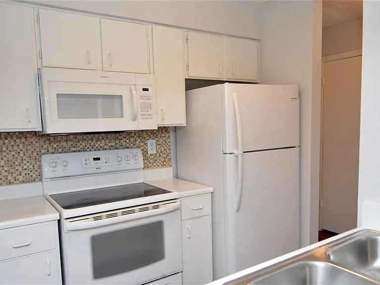 8625 Mallard Reserve Dr #201 — Photo 4