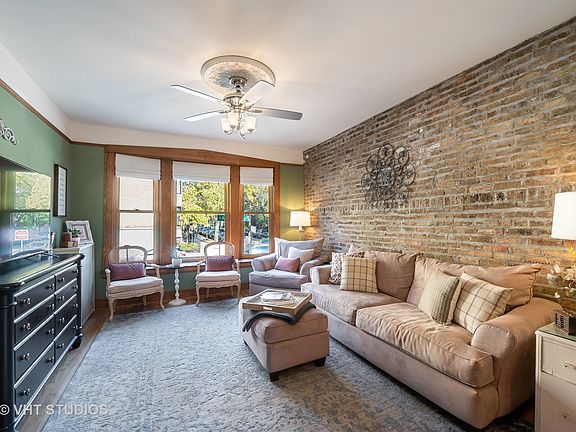 2nd image of 635 W Armitage Ave #1