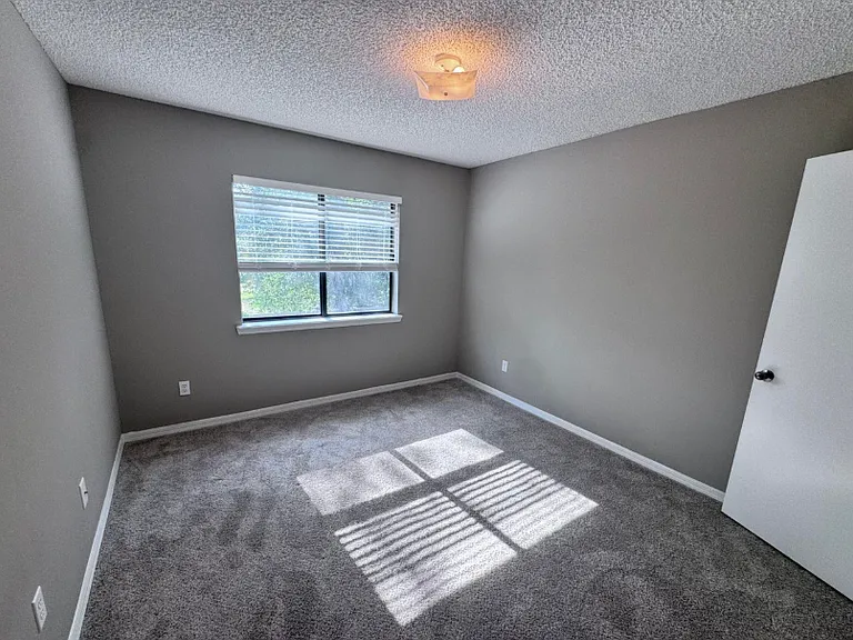 5216 Brighton Park Ln — Photo 20