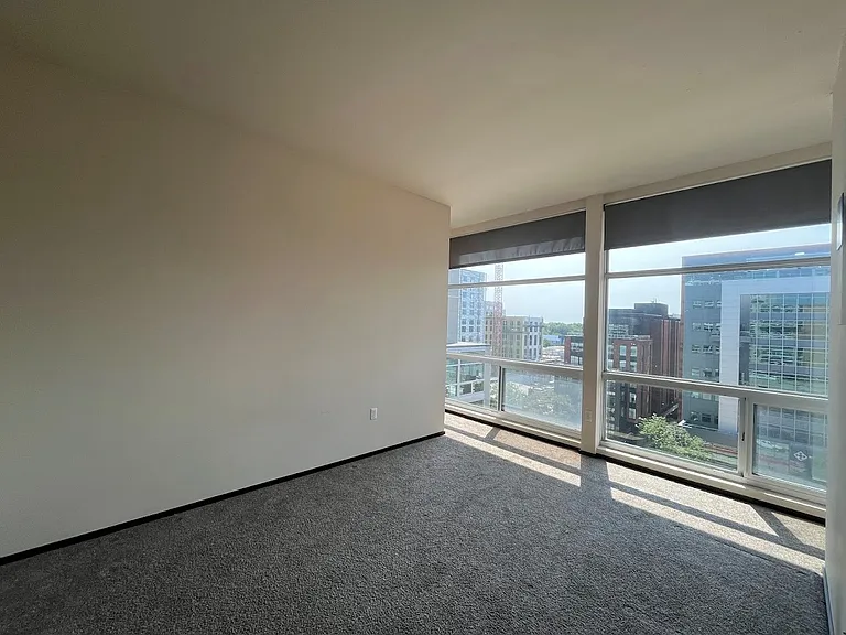 Galaxie High Rise Apartments — Photo 111
