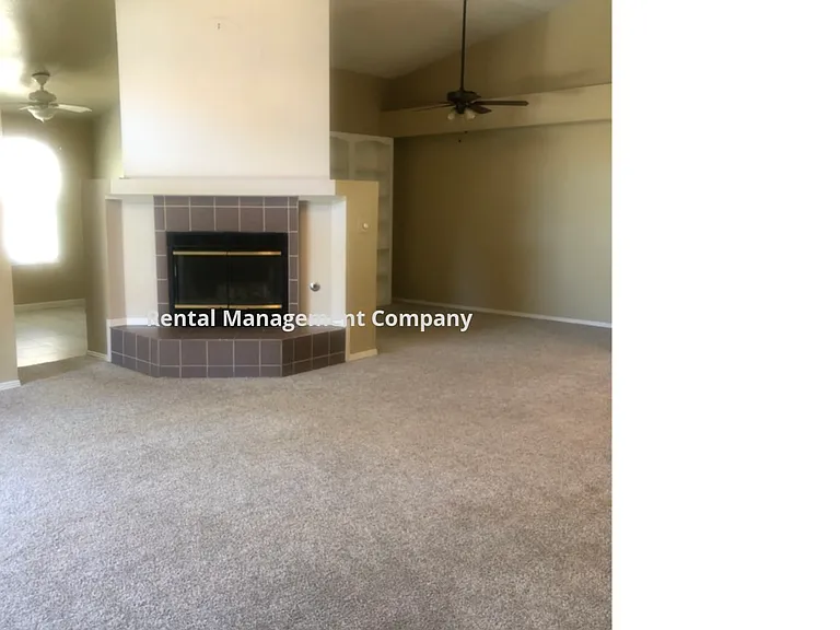 941 E Buckhill Rd — Photo 3