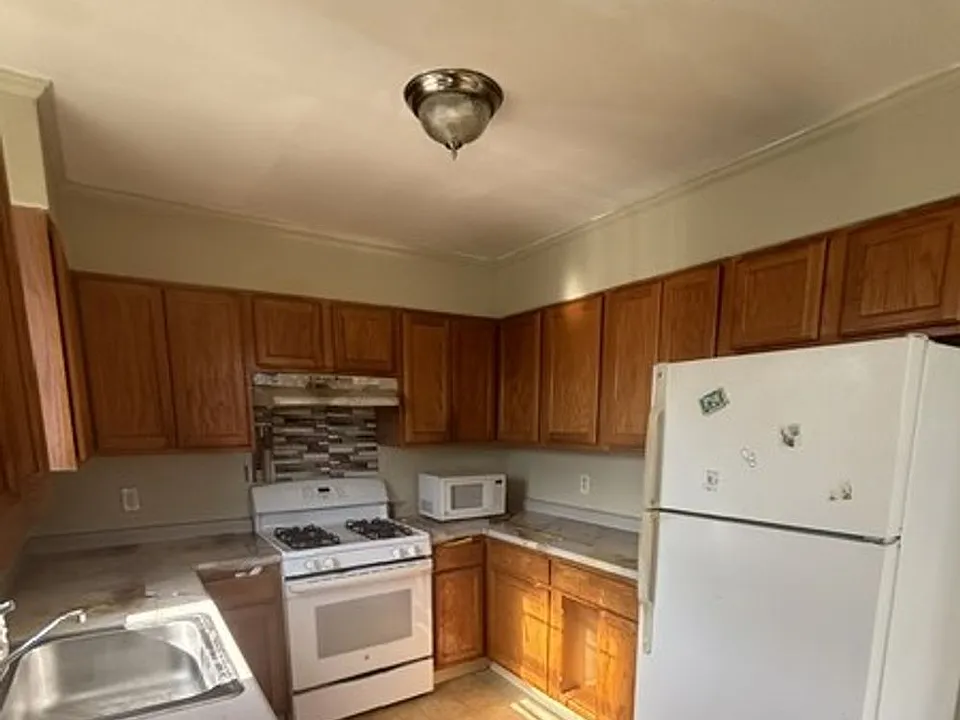 122-128 John St #307-316