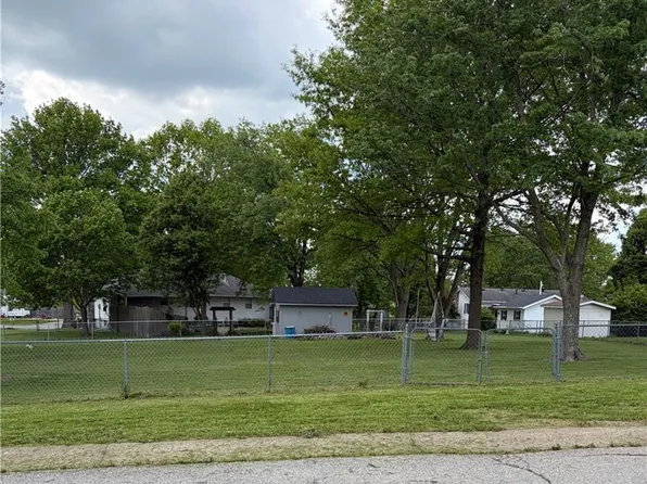 1101 N Doniphan St, Lawson, MO 64062