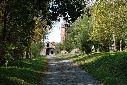 Entrance w/corn crib