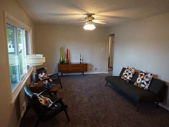 4th image of 1047 N Lincoln Ave