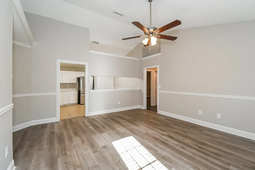 3 bed, 2.0 bath, 1260 sqft, $1,795 — Photo 4