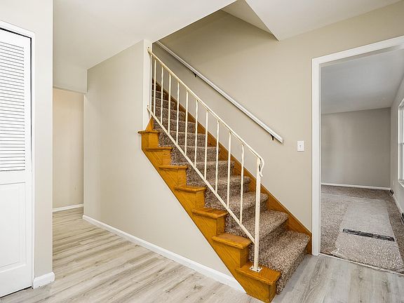 3rd image of 1887 Northcliff Dr