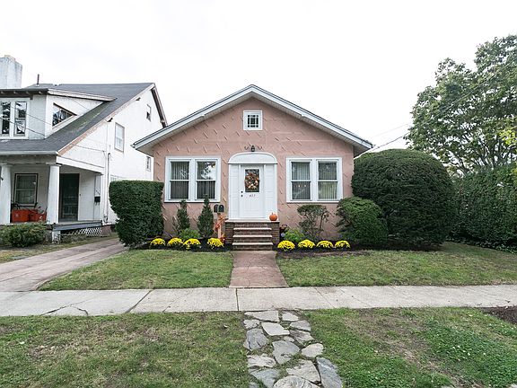 2nd image of 427 King Ave