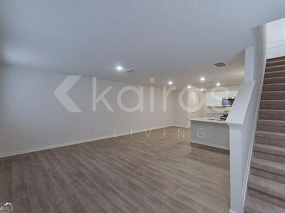 2nd image of 528 Ivy Brook Way