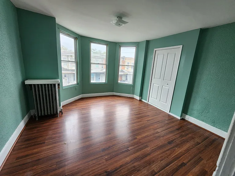 3926 N Franklin St — Photo 1