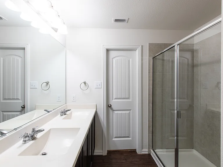 905 Silverbell St — Photo 13