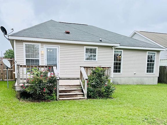 2nd image of 405 Fulton Dr