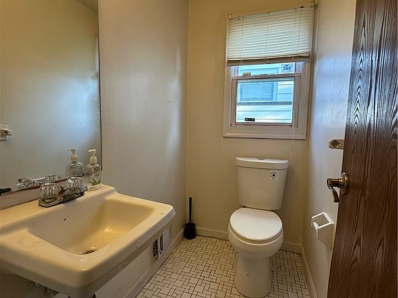 5th image of 110 Canton St