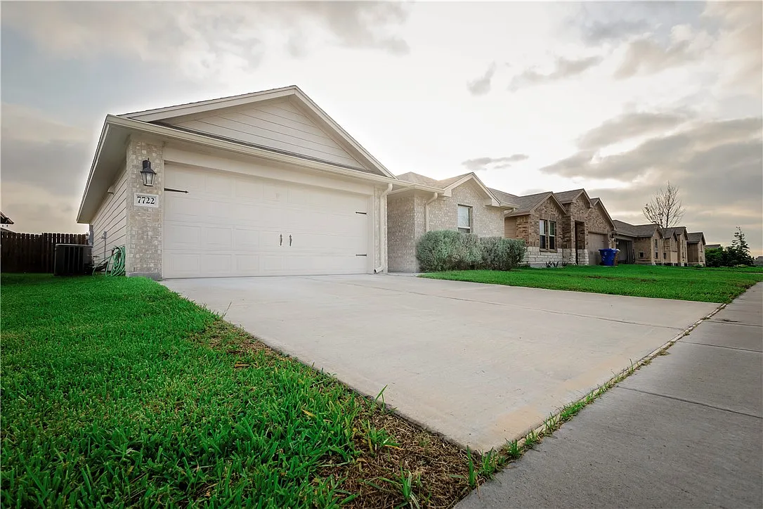 3 bed, 1415 sqft, $1,950 — Photo 3