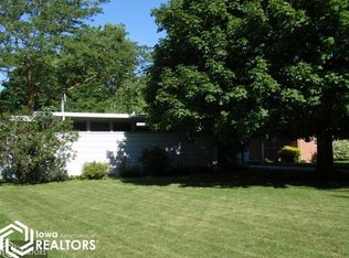 1411 Meadowbrook Dr SW, Mason City, IA 50401