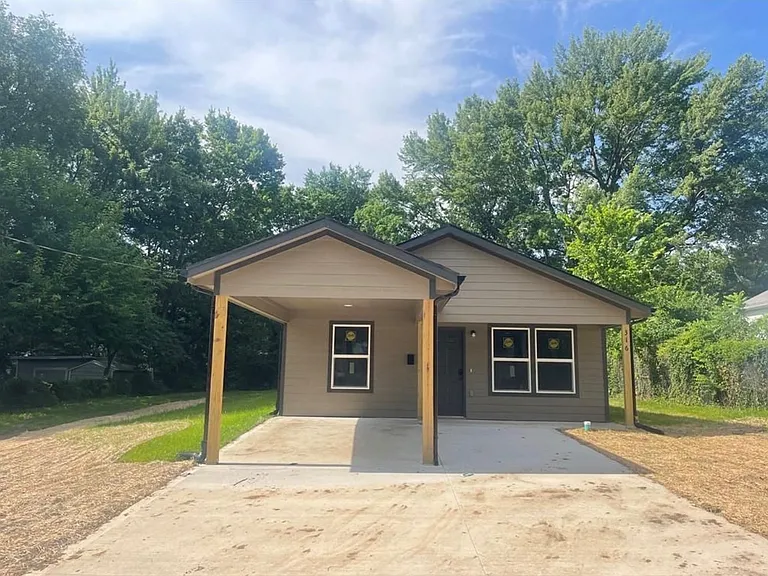 Street View 
Carport