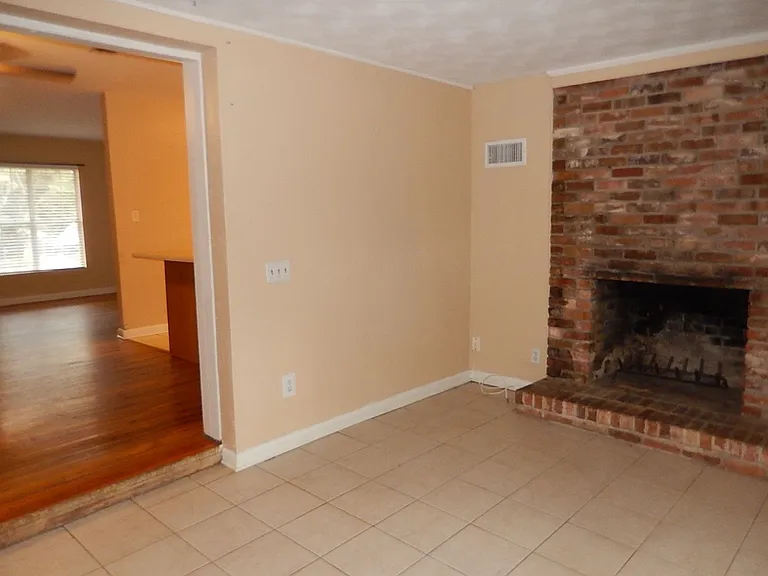212 Edwards St — Photo 23