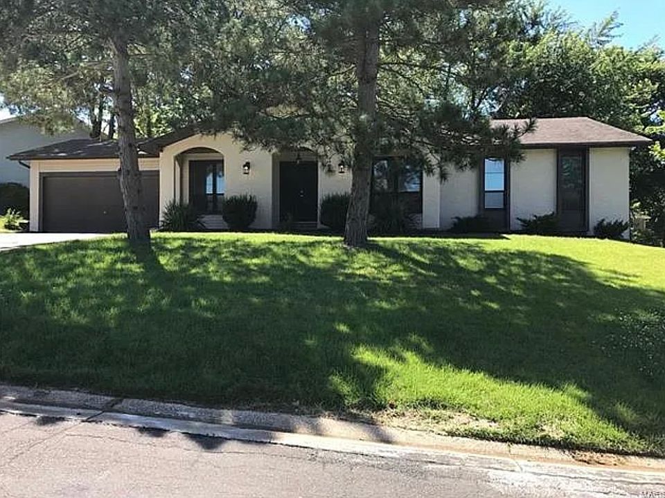 1st image of 904 Ampere Pl