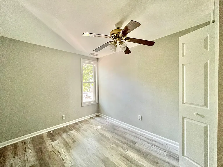 2424 W Iowa St — Photo 23