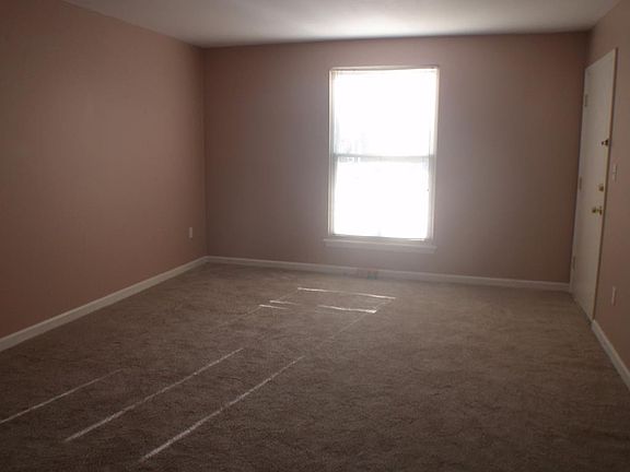 2nd image of 1038 B Carriage Drive