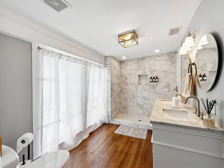 825 W Agarita Ave — Photo 17