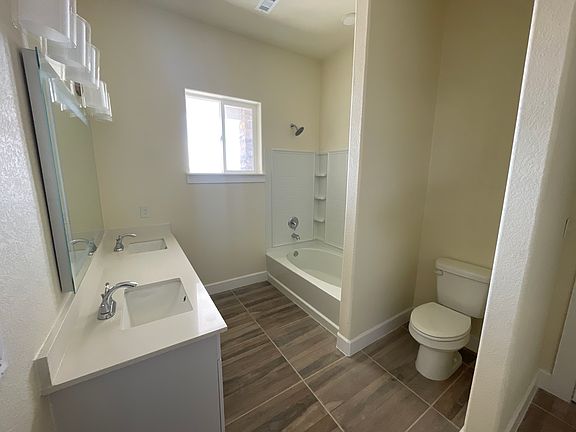 4th image of 688 E Paradise Dr