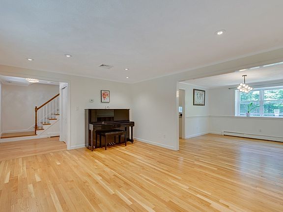 3rd image of 369 Dedham Ave