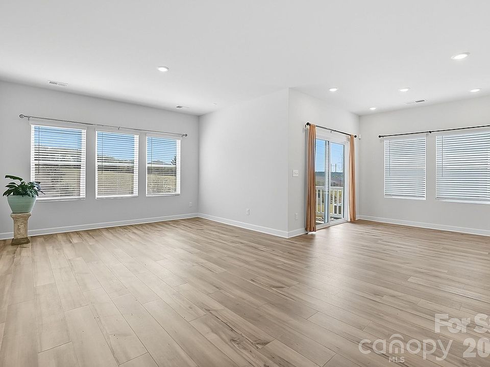 1st image of 1020 Alicante Ave