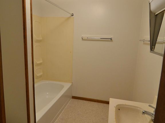 4th image of 28 N Broadway St APT 2N