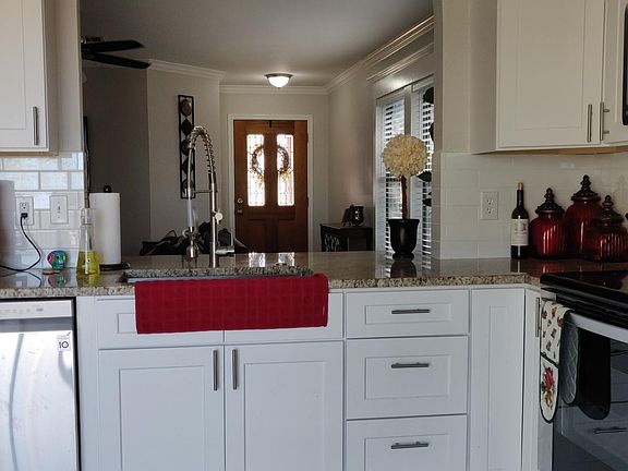 2nd image of 2926 Donnell Dr